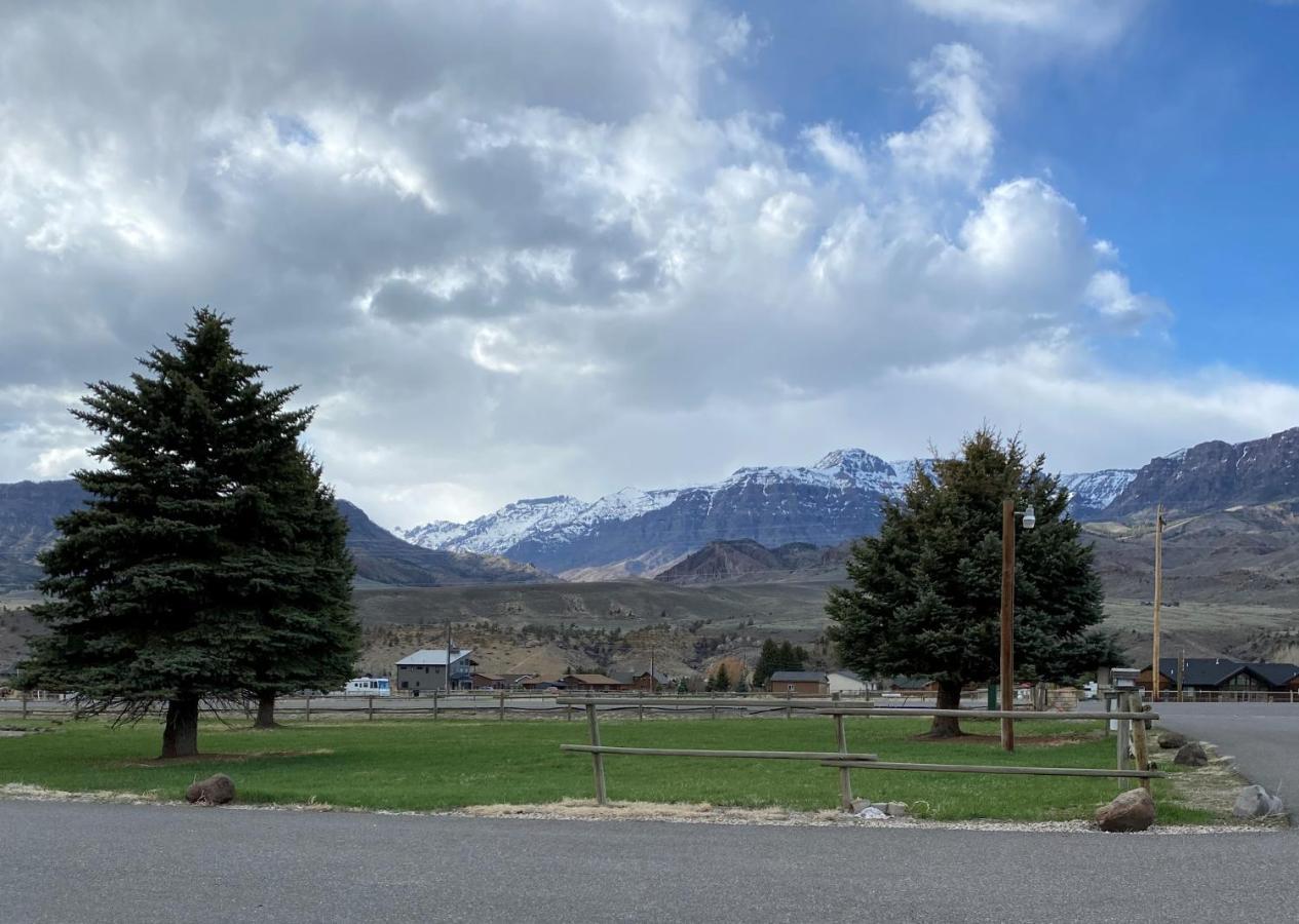 Green Creek Inn And Rv Park Wapiti Exterior photo