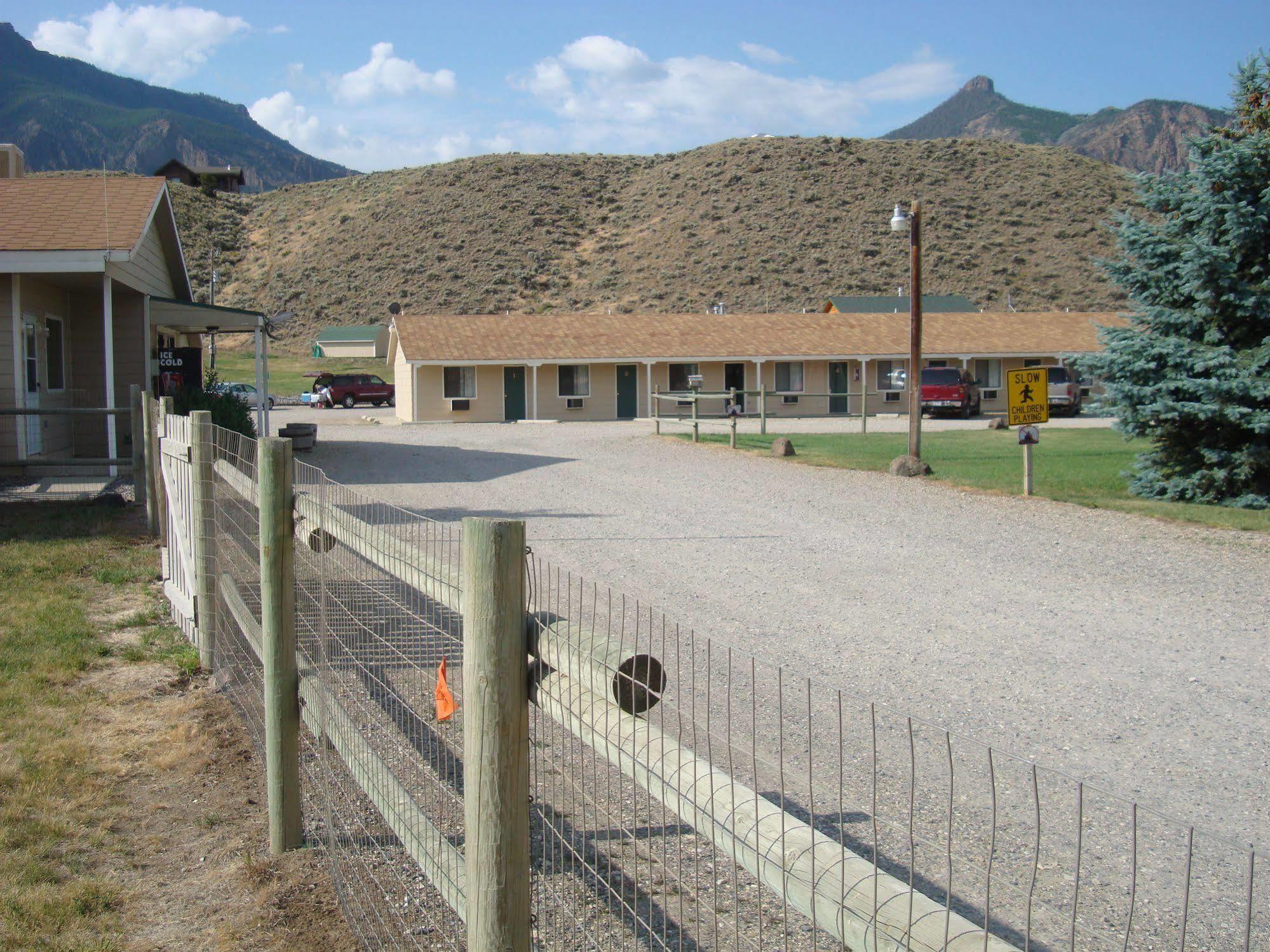 Green Creek Inn And Rv Park Wapiti Exterior photo