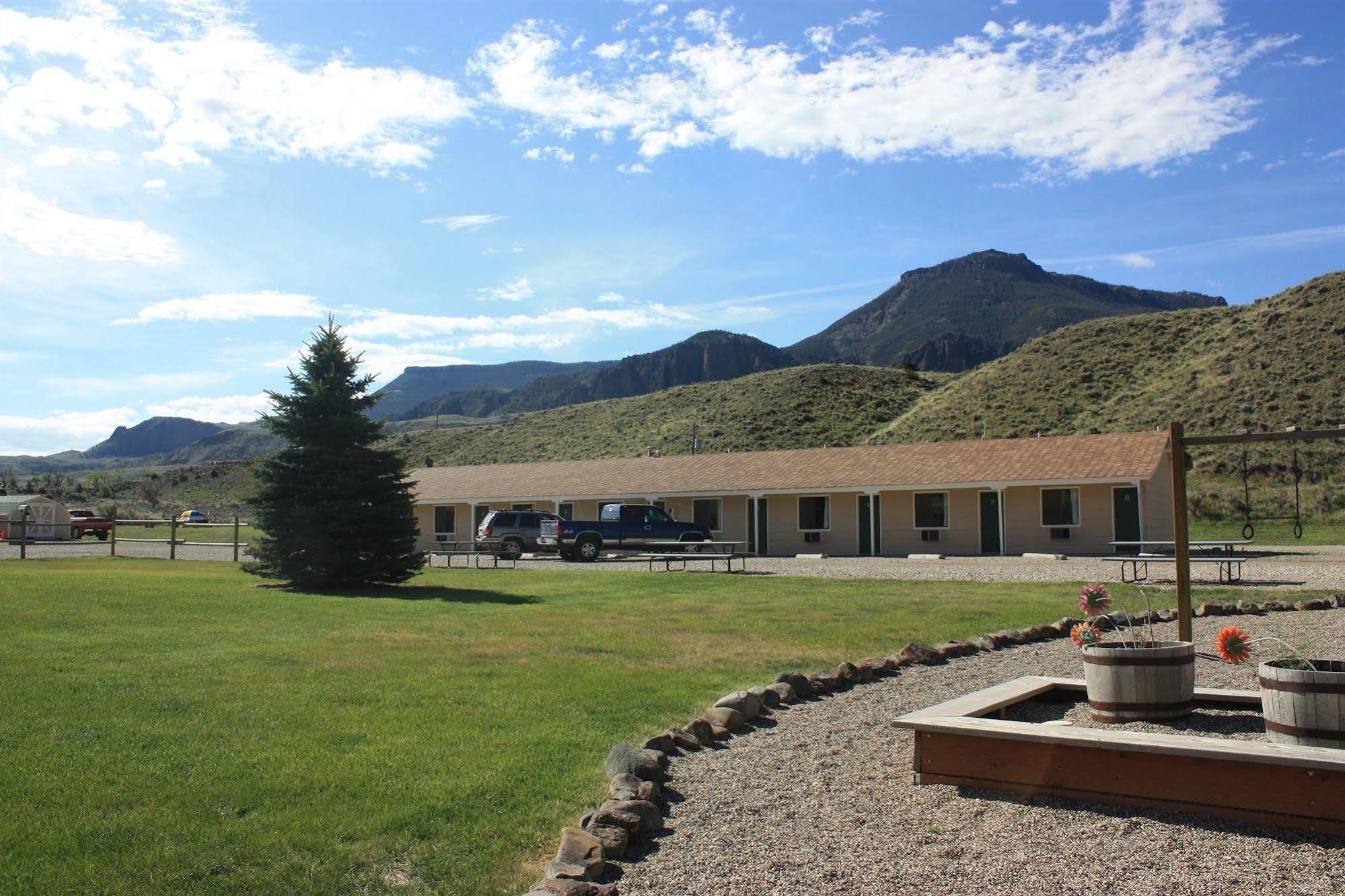 Green Creek Inn And Rv Park Wapiti Exterior photo