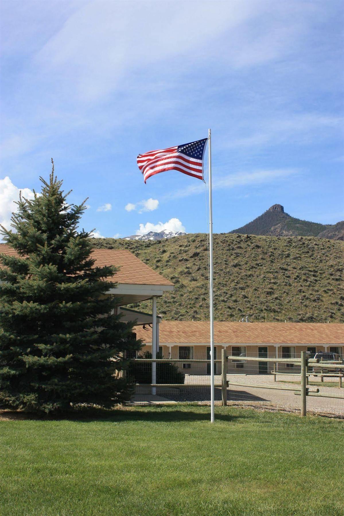 Green Creek Inn And Rv Park Wapiti Exterior photo